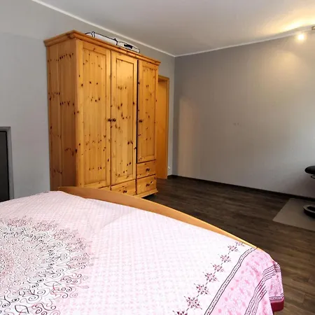 Apartman Zentrumsnahe Ferienwohnung In Lage